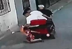 Galatasaray formalı çocuğu sürüklediler! Şoke eden savunma