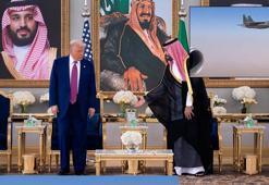 Son dakika! Ve Trump Orta Doğu&#x27;ya ayak bastı! Suudi jetleri eskort etti, Prens Salman karşıladı!