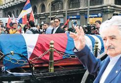 ‘Çulsuz’ lider veda etti