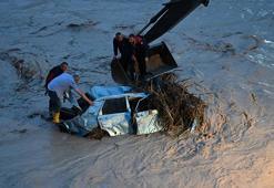 Osmaniye'yi sağanak vurdu! Bülbül deresi taştı... Vali Yılmaz'dan açıklama