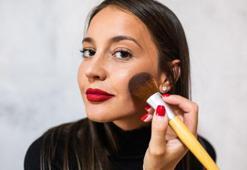 Gün boyu akmayan allık! Dövme gibi sabitleniyor, işin sırrı 1-2 damlada