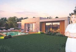 İzmir’in lüksleri onun elinde