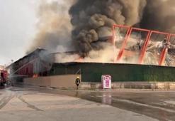 Mersin'de elektronik eşya fabrikasında yangın