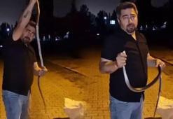 Çamaşır makinesinde yılan avı! Metrelerce uzunlukta, elleriyle çıkardı