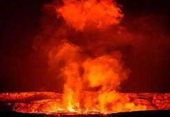 Hawaii'de Kilauea Yanardağı'ndan 300 metreye ulaşan lavlar!