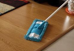 Parkede iz bırakmıyor, leke tutmuyor! Temizlik suyuna 1 kaşık ekleyin yeter