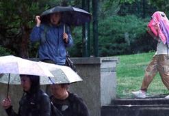 Son dakika... Meteoroloji 28 kent için uyardı! Ankara’da şiddetli fırtına: Bir minareye yıldırım düştü