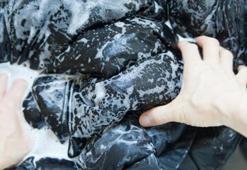 Yaz geldi montlar rafa kaldırılmaya başladı! Şişme montları topaklanmadan yıkamanın püf noktası...