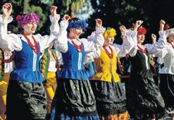 Bornova’da Halk Dansları Festivali coşkusu