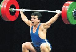 Cep Herkülü dünyayı kaldırdı