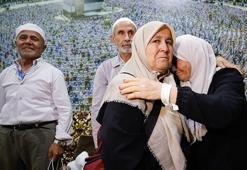 25 yıllık küslük Mekke’de son buldu: Dargın komşular Hac yolculuğunda barıştı