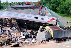 Rusya'da iki köprü 'patlamalarla' çöktü: 7 ölü