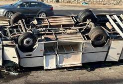 Hatay'da tarım işçilerini taşıyan minibüs takla attı: 25 Yaralı