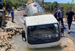 Yer: Bodrum! Tanker çöken yola gömüldü, mahalleli isyan etti