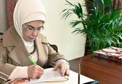 Cumhurbaşkanının eşi Emine Erdoğan, Türk Kızılay'a kurban bağışında bulundu