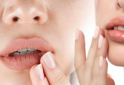 Dudakları korumuyor, kurutuyor! Yaygın lip balm hatası, deriyi hassaslaştırıyor