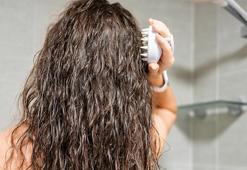 Kepek, dökülme, kaşıntı kabusuna son! Saç derisine detoks şart, işte yöntemi