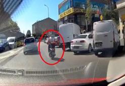 Ümraniye'de ara sokağa dönen otomobilin motosiklete çarptığı anlar kamarada