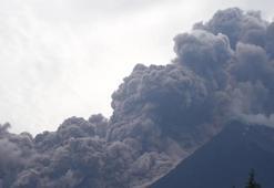 Guatemala’daki Fuego Yanardağı patladı
