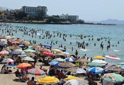 Kuşadası'nda bayram yoğunluğu! Plajlar doldu taştı