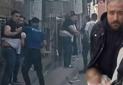 Dayı, 4 yaşındaki yeğeninin olduğu arabaya kaldırım taşıyla saldırdı