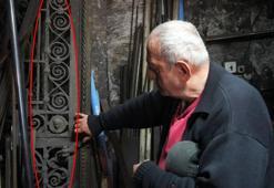 Bir kapı için sıfır otomobil parası teklif ettiler! Papazlar onun peşinde