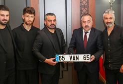 Murat Mutlu'dan Vanspor'a plaka hediyesi!