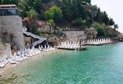 Plajdaki 1000 liralık şezlong ücreti, yarıya düşürüldü