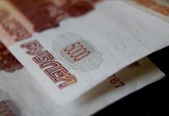 Rusya'da bütçe, düşen petrol fiyatlarıyla 3,4 trilyon ruble açık verdi