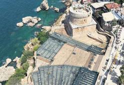 Kuledeki antik kalıntılar seyir terasında görülebilecek