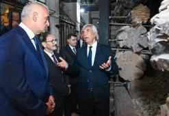 Mezar odasından 88 metal eser çıktı