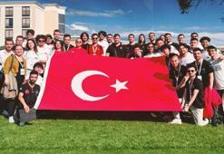 Selçuk Bayraktar tebrik etti! Türk takımları ABD'deki model uydu yarışmasında öne çıktı