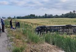 Çorum'da devrilen minibüsteki 15 kişi yaralandı