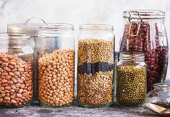 Bakliyat böceklenmesine son veren teknik! İçine 2-3 yaprak atın