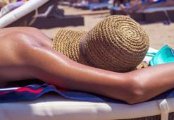 Bronzlaşırken sağlığınızdan olmayın! Dermatologlar uyarıyor, hasarı kalıcı