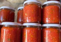 Domates konservesi yaparken içine mutlaka ekleyin! Kış boyu ekşimiyor