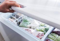 Bu besinler buzluğa girdikleri gibi zehir saçıyorlar! Asla buzluğa girmemesi gereken besinler