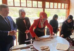 Bakan Göktaş, kadın kooperatifi açılışında oklavayla hamur açtı
