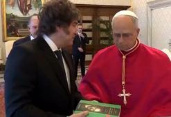 Arjantin liderinden Papa'ya gizemli hediyenin şifreleri