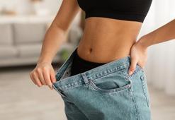 Düz bir karın hayal değil! İzi dışarıdan fark edilmeden, fazla deri ve yağ dokusu alınıyor