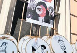 Sahneden dünyaya bakıyoruz