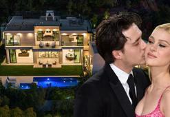 Victoria Beckham perişan oldu! Brooklyn Beckham ve eşinin yeni evlerinin değeri dudak uçuklattı!