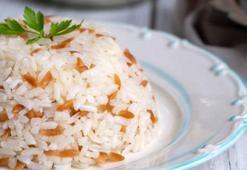 Tane tane dökülen pilavın püf noktasıymış! 1-2 damla tencereye ekleyin