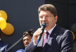 Adalet Bakanı Tunç, Kayseri'de öğrencilere karne dağıttı