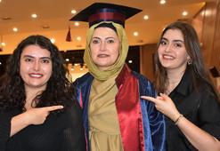 2 kanseri yendi, üniversiteden birincilikle mezun oldu! Diplomasını kızının elinden aldı
