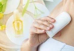 Ter kokusunu bitiren malzeme! Ev yapımı roll-on oh dedirtiyor, kozmetiği unutun
