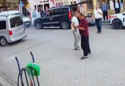 Adana'da meydana gelen 4.5 büyüklüğündeki deprem kamerada