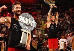 Survivor 2025 şampiyonu Adem Kılıççı kupasıyla poz verdi! Şarkı seçimi dikkat çekti