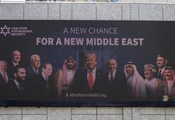 İsrail'de skandal reklam afişi: 'Orta Doğu için yeni bir şans'
