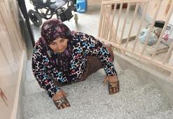 63 yıldır emekleyerek yaşıyor! Hatice teyze asansör bekliyor: 2'inci kata 15-20 dakikada anca çıkıyorum